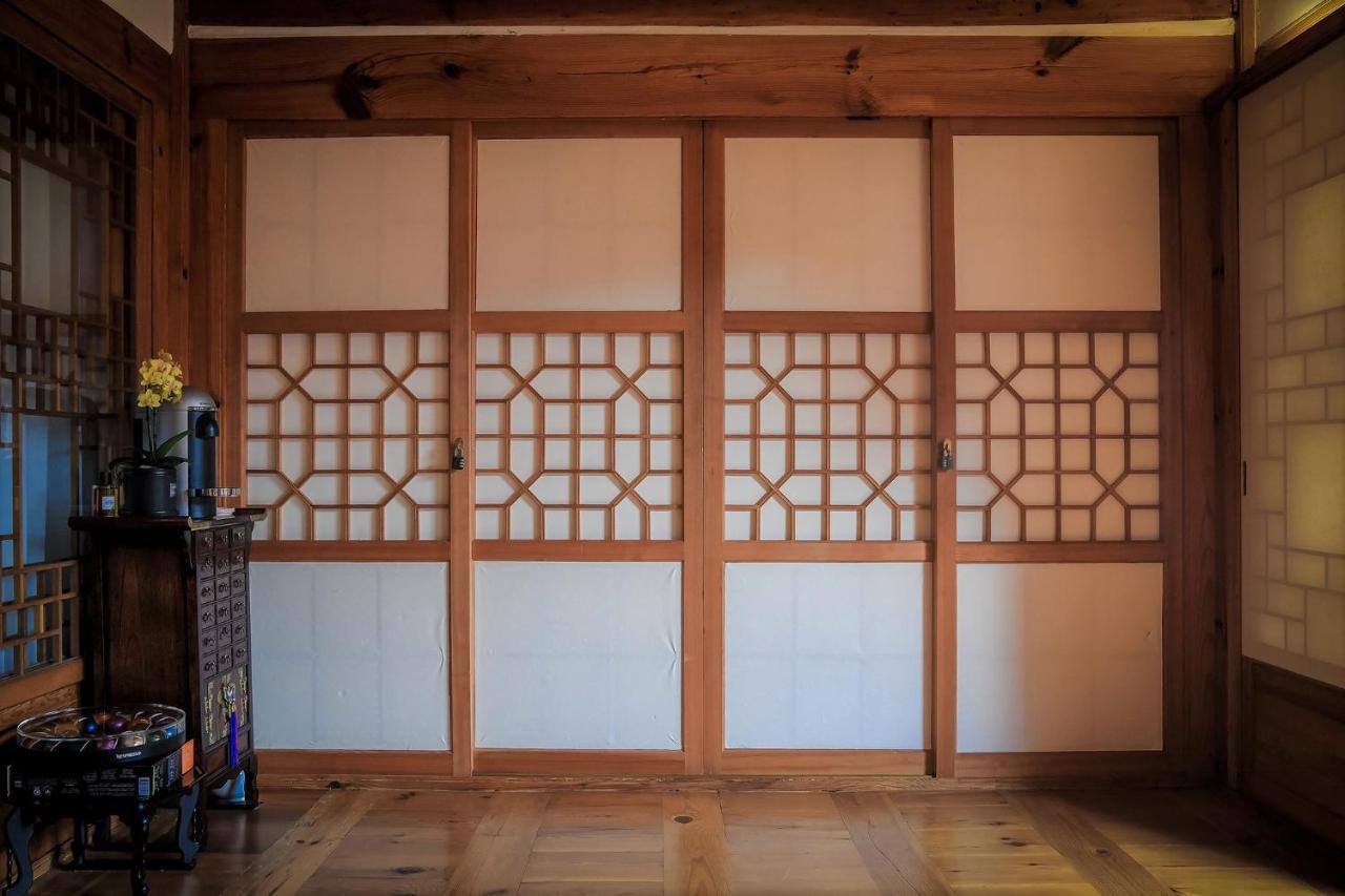 Cheong Yeon Jae Hanok Hotel Seoul Exterior photo
